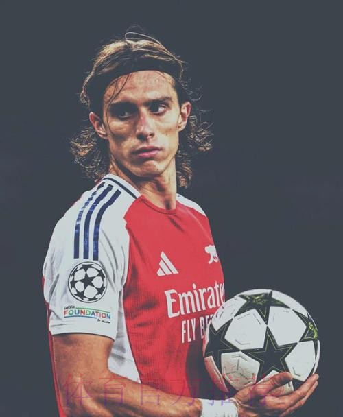 记者:皇马中卫引援目标是约罗 不考虑卡拉菲奥里